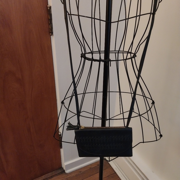 Fossil Pre-Loved Crossbody Very Good Condition.Elegant Black Women\'s Clutch